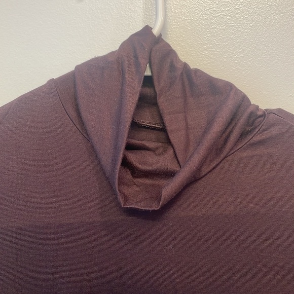 UNIQLO heat-tech turtleneck - Picture 2 of 2